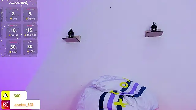 Snapshot of Anette_ chatting on 10/13/25, 07:58 Anette online show from 10/13/25, 07:58