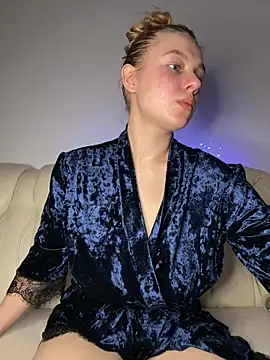 freiiaflower online show from 10/17/25, 08:22