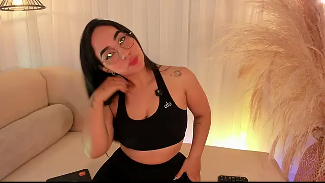 Snapshot of anniesweet02 chatting on 10/10/25, 10:53 anniesweet02 online show from 10/10/25, 10:53