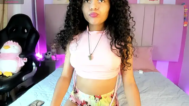 Winnifer Gonzal online show from 03/18/25, 04:04