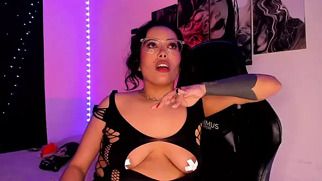 Snapshot of willow_poisson chatting on 12/27/24, 08:28 willow poisson online show from 12/27/24, 08:28