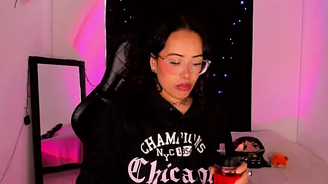 Snapshot of willow_poisson chatting on 01/08/25, 05:05 willow poisson online show from 01/08/25, 05:05