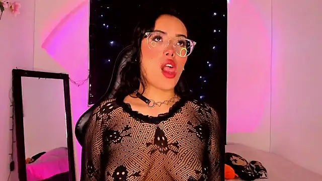 Snapshot of willow_poisson chatting on 01/30/25, 05:39 willow poisson online show from 01/30/25, 05:39