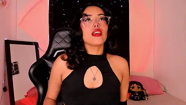 Snapshot of willow_poisson chatting on 02/19/25, 05:27 willow poisson online show from 02/19/25, 05:27