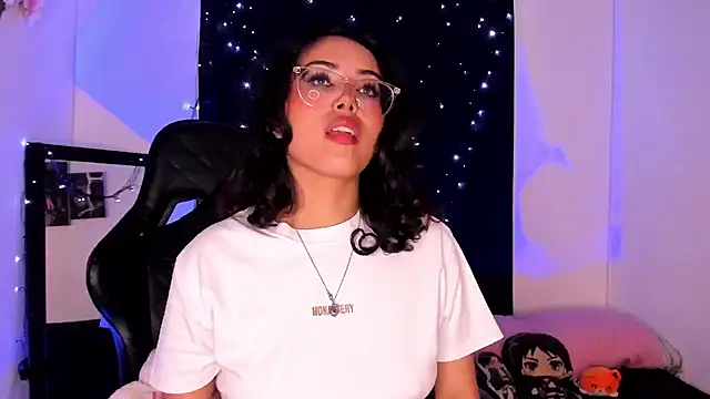 Snapshot of willow_poisson chatting on 03/04/25, 08:38 willow poisson online show from 03/04/25, 08:38