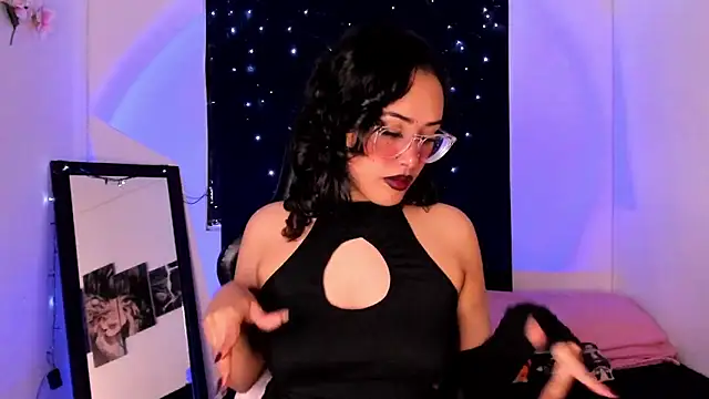 Snapshot of willow_poisson chatting on 03/18/25, 05:21 willow poisson online show from 03/18/25, 05:21