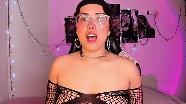 Snapshot of willow_poisson chatting on 09/26/25, 05:06 willow poisson online show from 09/26/25, 05:06