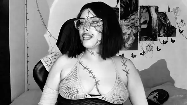 Snapshot of willow_poisson chatting on 10/18/25, 05:46 willow poisson online show from 10/18/25, 05:46