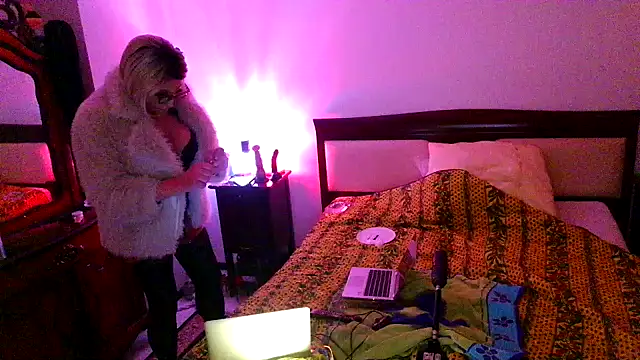 Snapshot of CharlotteVixxens chatting on 12/20/25, 01:02 CharlotteVixxens online show from 12/20/25, 01:02