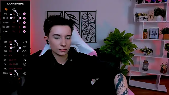 Snapshot of _Rein_ramm chatting on 02/13/25, 12:00 Rein ramm online show from 02/13/25, 12:00