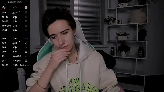 Snapshot of _Rein_ramm chatting on 10/14/25, 06:31 Rein ramm online show from 10/14/25, 06:31