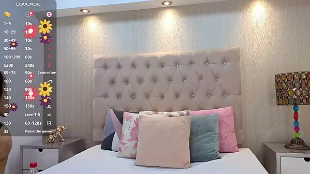 Snapshot of NatyQueen_ chatting on 01/21/25, 01:11 NatyQueen online show from 01/21/25, 01:11