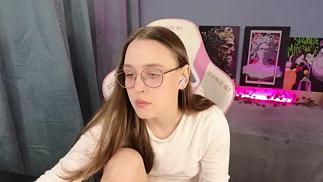 Snapshot of Sweet_frosti chatting on 06/09/26, 02:56 Sweet frosti online show from 06/09/26, 02:56