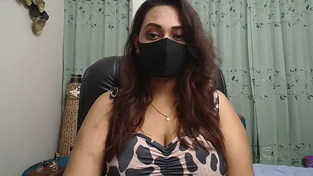 Snapshot of OH-Monica chatting on 10/11/25, 08:51 OH-Monica online show from 10/11/25, 08:51