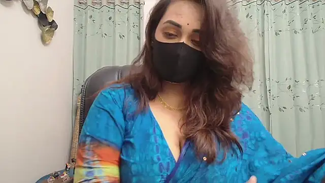 Snapshot of OH-Monica chatting on 10/14/25, 07:47 OH-Monica online show from 10/14/25, 07:47