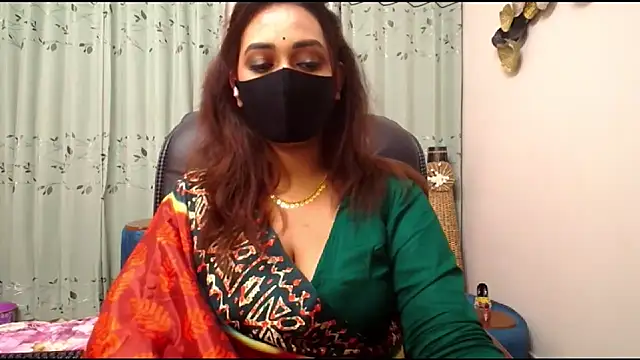 Snapshot of OH-Monica chatting on 11/02/25, 12:02 OH-Monica online show from 11/02/25, 12:02