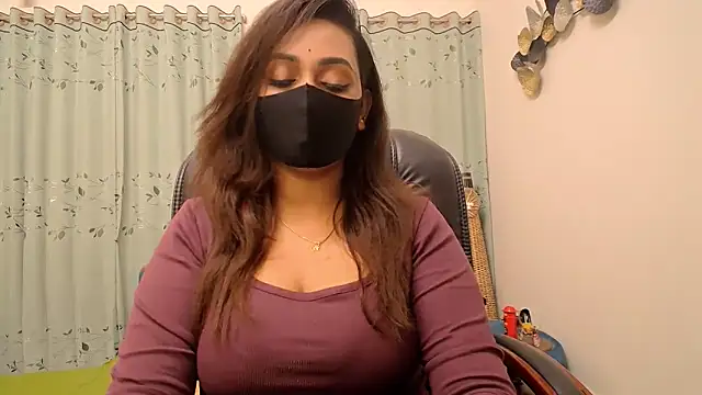 Snapshot of OH-Monica chatting on 11/23/25, 11:43 OH-Monica online show from 11/23/25, 11:43