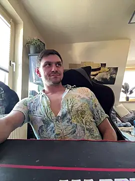 Snapshot of Shaiiboy chatting on 03/20/25, 10:10 Shaiiboy online show from 03/20/25, 10:10