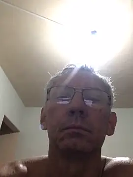 eleno1542 online show from 10/28/25, 07:56