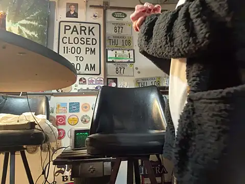 LilBit1975 online show from 10/21/25, 06:58