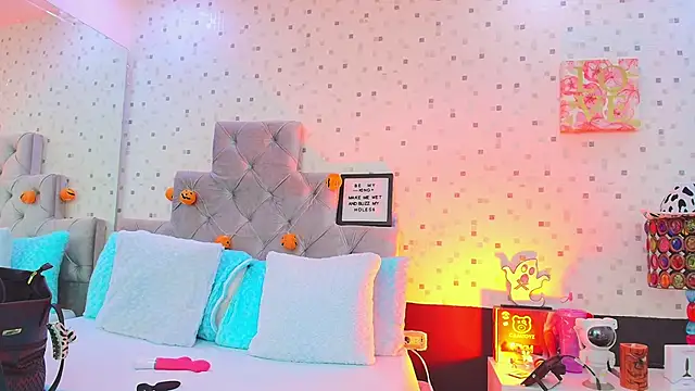 JulietaReyess online show from 10/22/25, 11:54