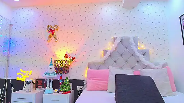 JulietaReyess online show from 12/18/25, 11:49