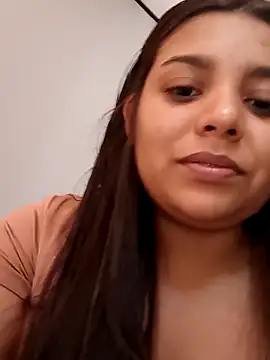 Snapshot of stefanie010 chatting on 12/21/25, 04:58 stefanie010 online show from 12/21/25, 04:58