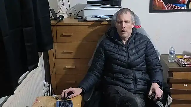 tall guy323 online show from 01/22/25, 04:33