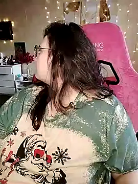 Snapshot of DenisHailey chatting on 02/03/25, 11:42 DenisHailey online show from 02/03/25, 11:42