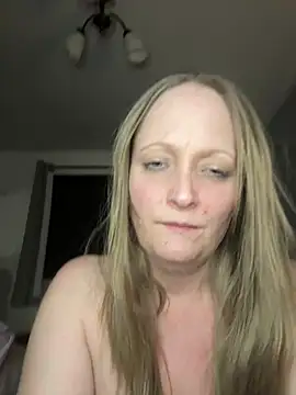 HoneyBluex online show from 02/03/25, 09:18