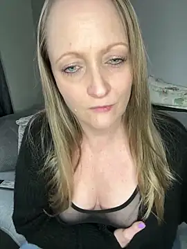 HoneyBluex online show from 02/12/25, 03:16