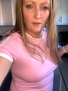 HoneyBluex online show from 11/12/25, 01:00