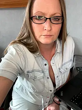 HoneyBluex online show from 02/04/26, 12:44