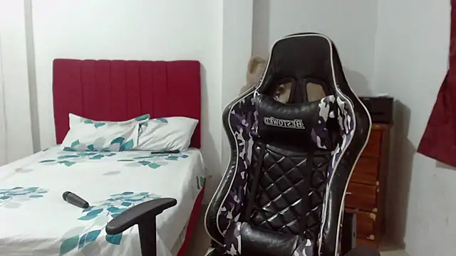 Snapshot of KathyHardcore69 chatting on 02/23/25, 02:07 KathyHardcore69 online show from 02/23/25, 02:07