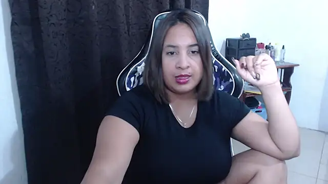 Snapshot of KathyHardcore69 chatting on 01/06/26, 03:43 KathyHardcore69 online show from 01/06/26, 03:43