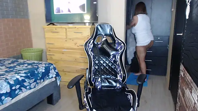 Snapshot of KathyHardcore69 chatting on 02/27/26, 02:06 KathyHardcore69 online show from 02/27/26, 02:06