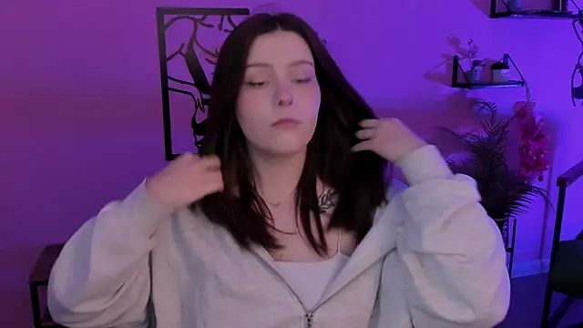 CoralineKeyns online show from 12/17/24, 05:18