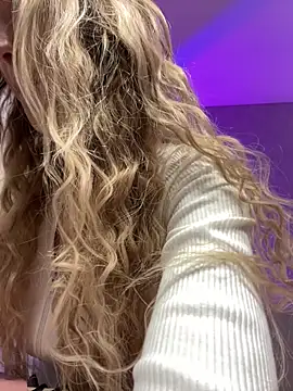 Snapshot of Lunalikaiya chatting on 11/18/25, 05:17 Lunalikaiya online show from 11/18/25, 05:17