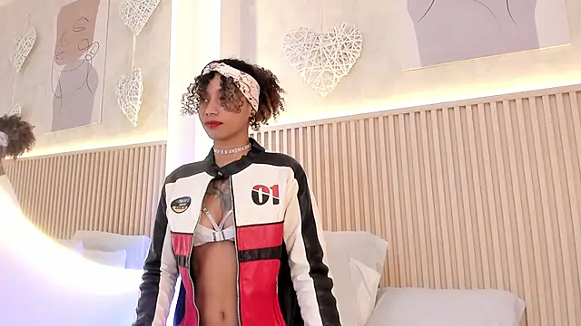 daiana curly online show from 12/22/25, 07:55