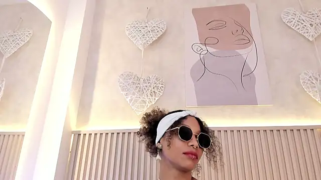 daiana curly online show from 03/22/26, 08:23