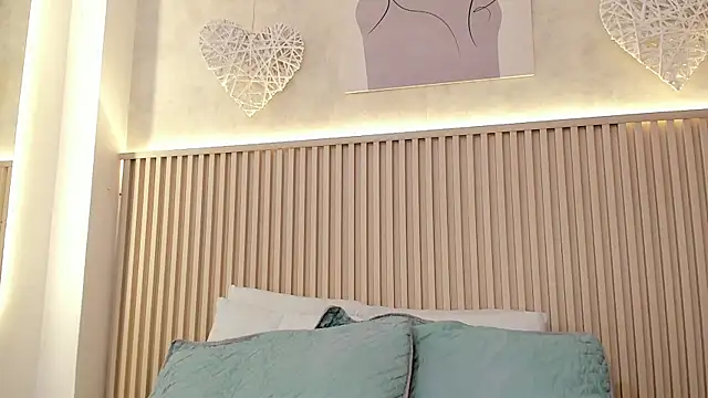 daiana curly online show from 04/17/26, 08:23