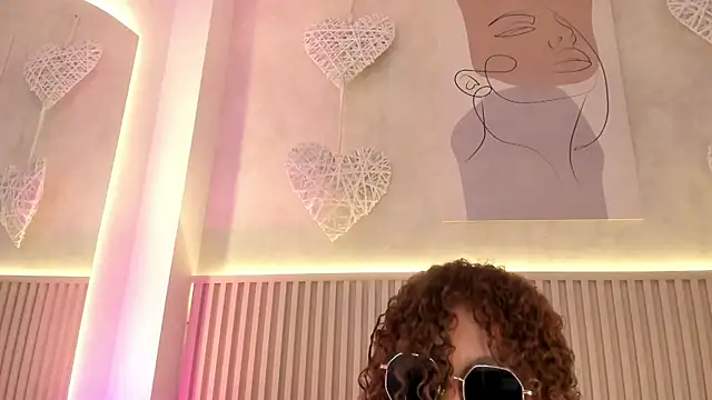 Snapshot of daiana_curly chatting on 06/25/26, 08:24 daiana curly online show from 06/25/26, 08:24