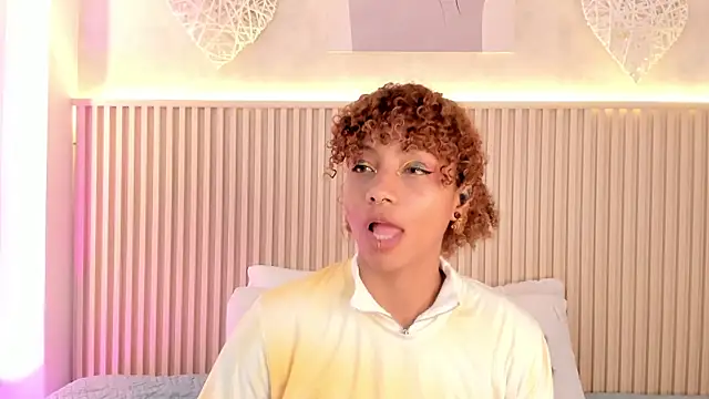 Snapshot of daiana_curly chatting on 06/28/26, 03:45 daiana curly online show from 06/28/26, 03:45
