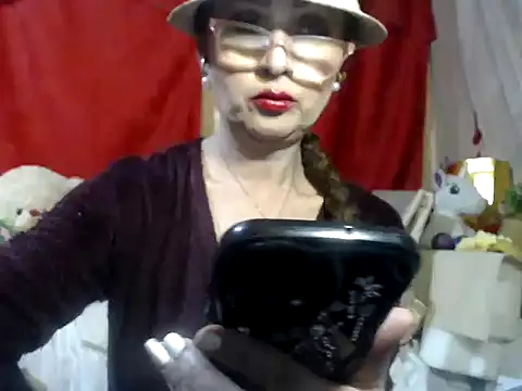 hottieperla online show from 12/18/25, 06:58