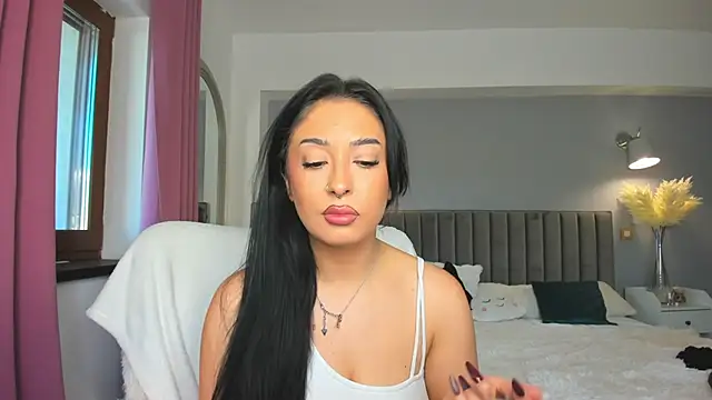 Awesome Jolie online show from 10/29/25, 10:17