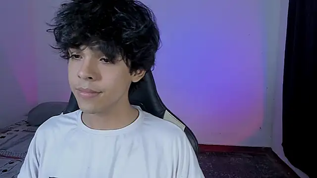 Alan26  online show from 11/18/25, 02:28