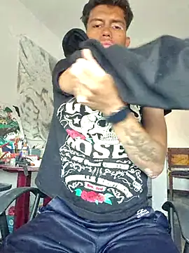 Snapshot of xrobXstax chatting on 10/13/25, 04:18 xrobXstax online show from 10/13/25, 04:18