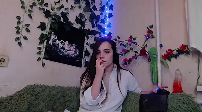 Snapshot of Tiny_Witch chatting on 01/21/25, 11:02 Tiny Witch online show from 01/21/25, 11:02