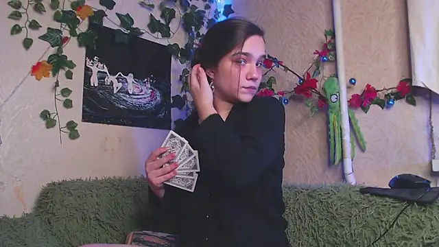 Snapshot of Tiny_Witch chatting on 11/10/25, 10:31 Tiny Witch online show from 11/10/25, 10:31