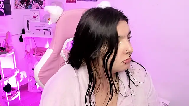 Snapshot of Sachi_Meow chatting on 11/10/25, 12:04 Sachi Meow online show from 11/10/25, 12:04